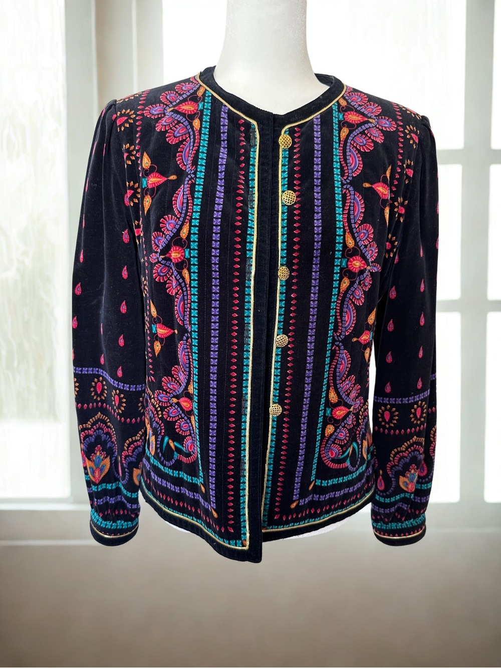 Vtg Saxton Hall Embroidered Velvet Jacket Made in Japan Boho Size 8